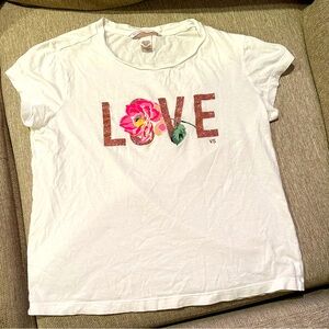 Cute Victoria’s Secret White Cotton Blend Tee With A Beautiful Bright LOVE🌺🪄